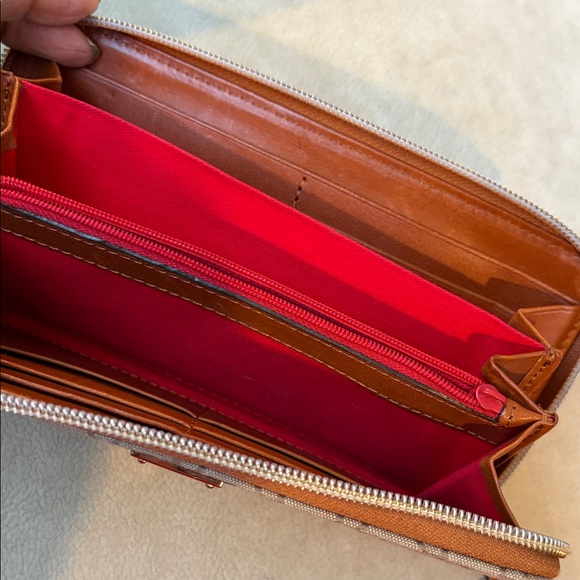 Dooney & Bourke Beige Logo Wallet GUC. 8” x 4.25” x 1” - Picture 9 of 11